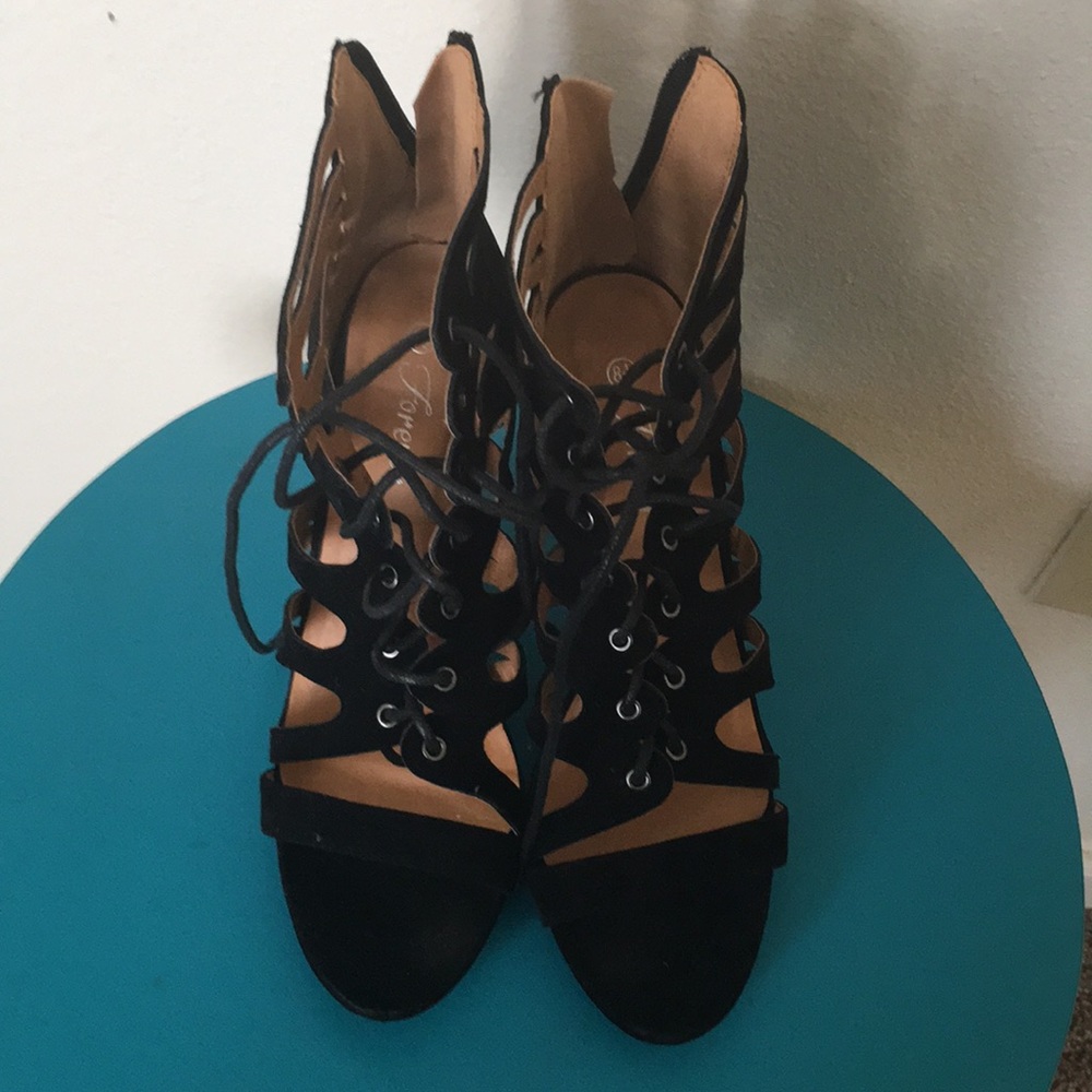Shoes - Picture 3 of 4